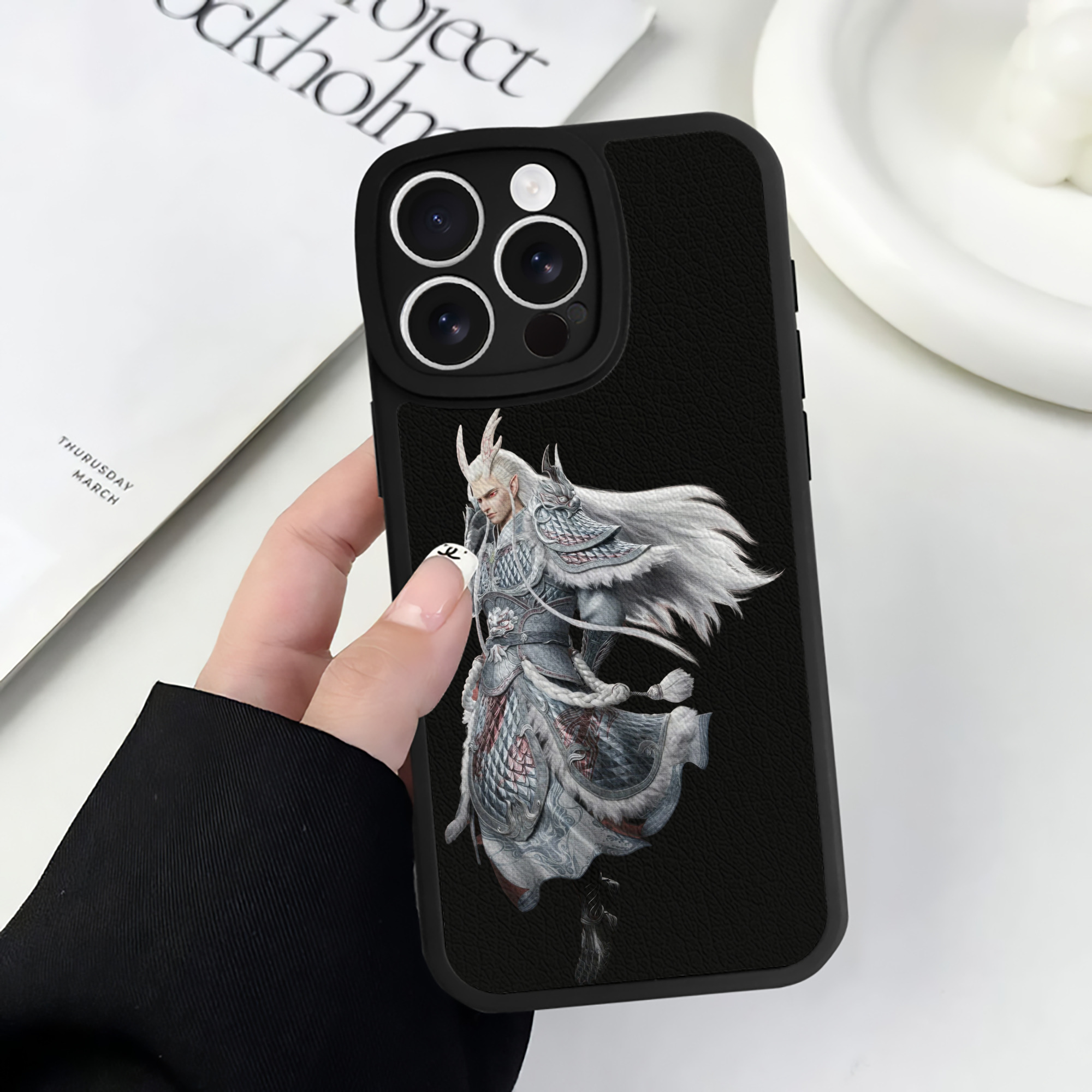 （画像用） Ne Zha 2 ナタ 魔童の大暴れ 【iPhone 16シリーズ対応】シリコンスマホケース（レザー調） 材質：シリコン